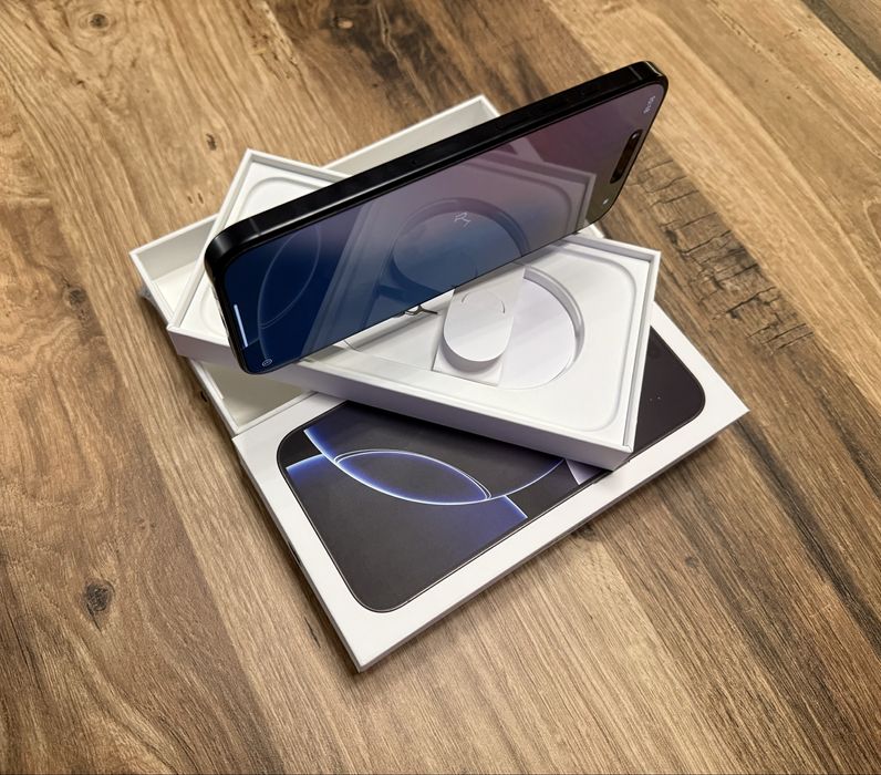 2 x iPhone 16 Pro Max