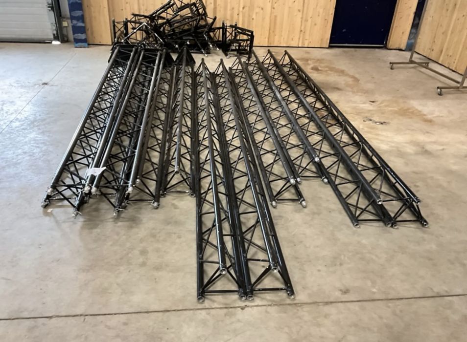 Професионална Модулна Сцена – 16 кв.м + Тръс Конструкция (Комплект)