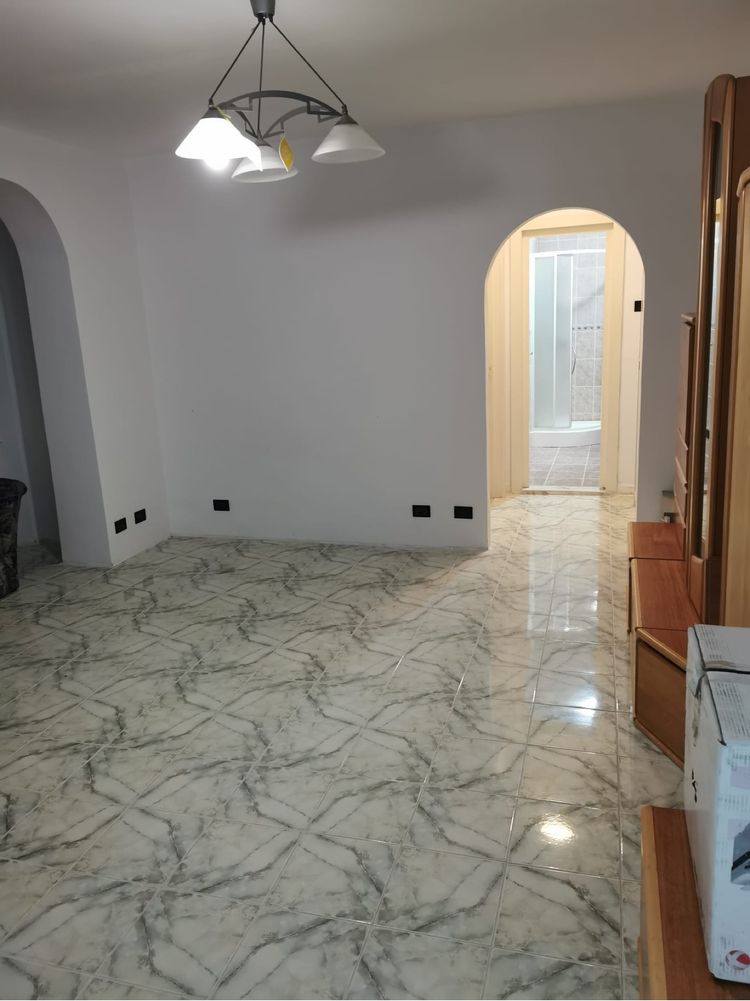 Vand apartament 2 camere