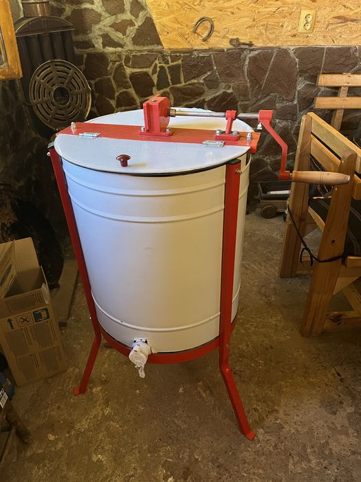 Центрофуга за мед