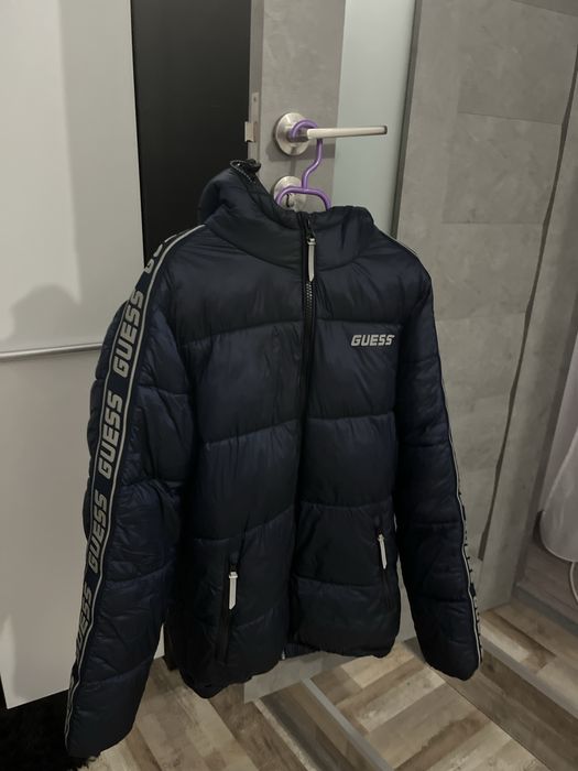 Geaca Guess folosita ca nouă