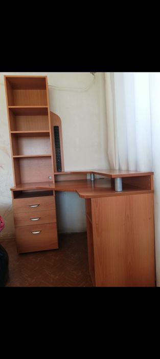 Продам стол компьютерный+ шкаф