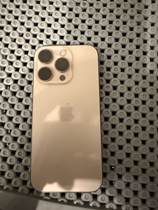 Vand iphone 16 pro gold impecabil