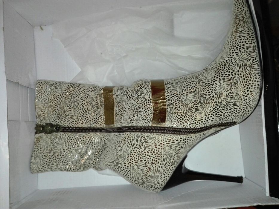 Продавам дамски боти