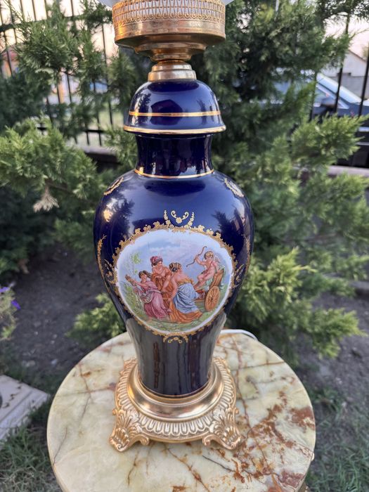 Lampa din portelan pictat si abajur din sticla