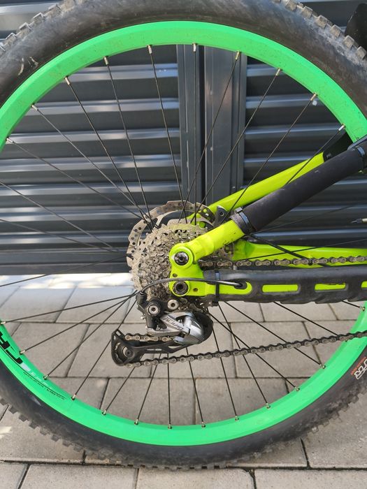 Vând bicicleta merida