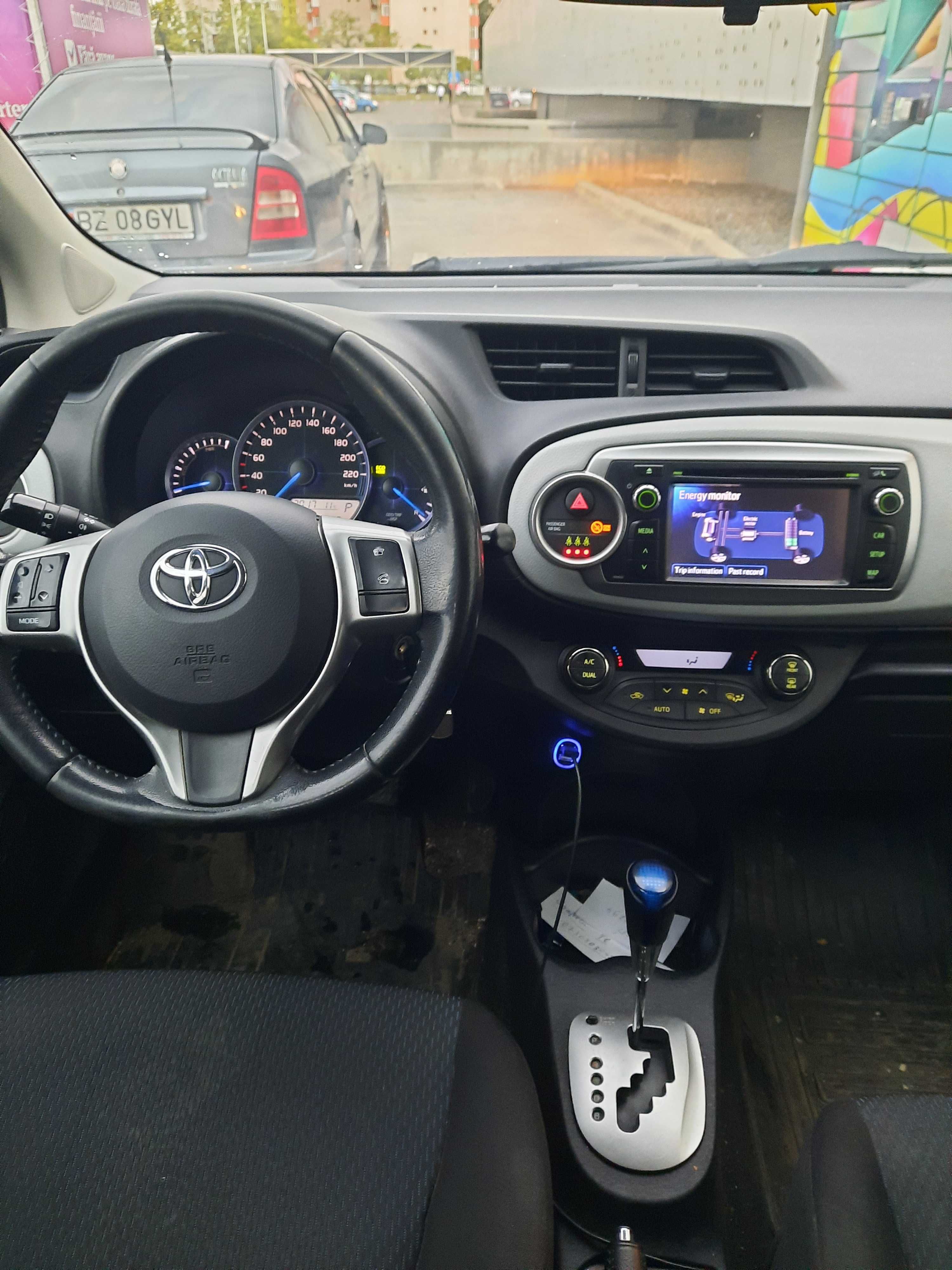 Vìnd Toyota yaris hybrid