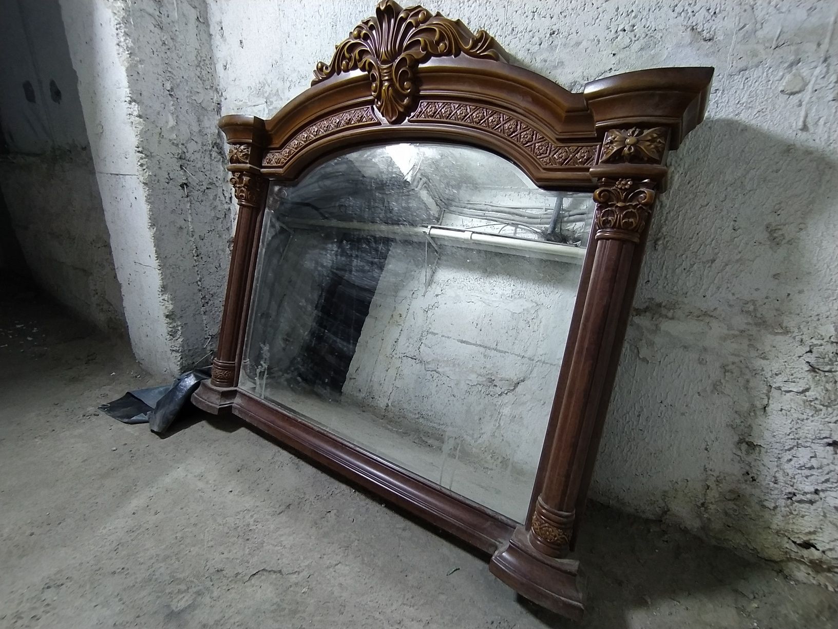Mebel oynasi sotiladi 150 qlib beraman