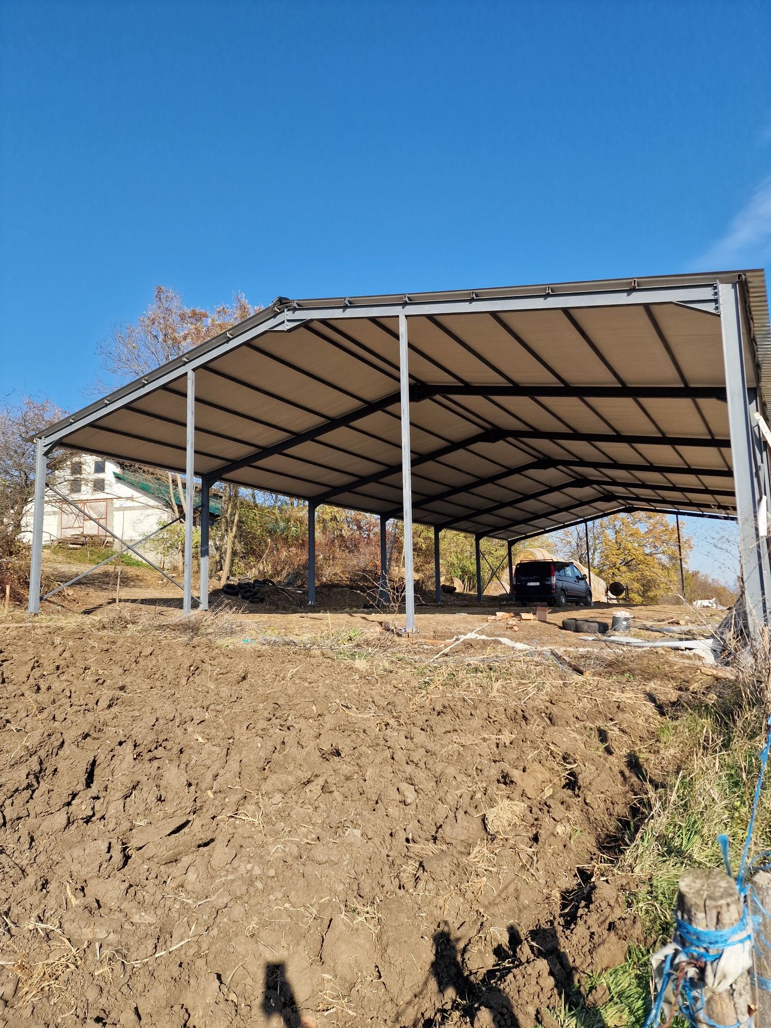 Vând hala metalica
