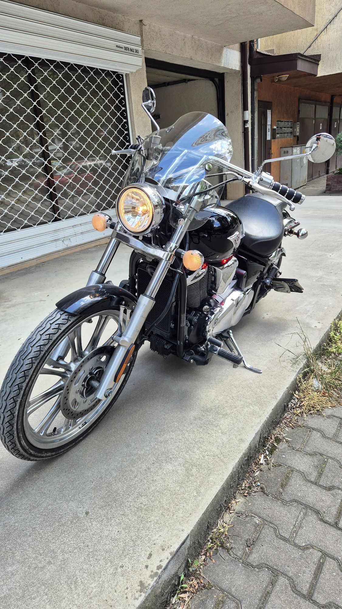 Kawazaki VN 900 custom