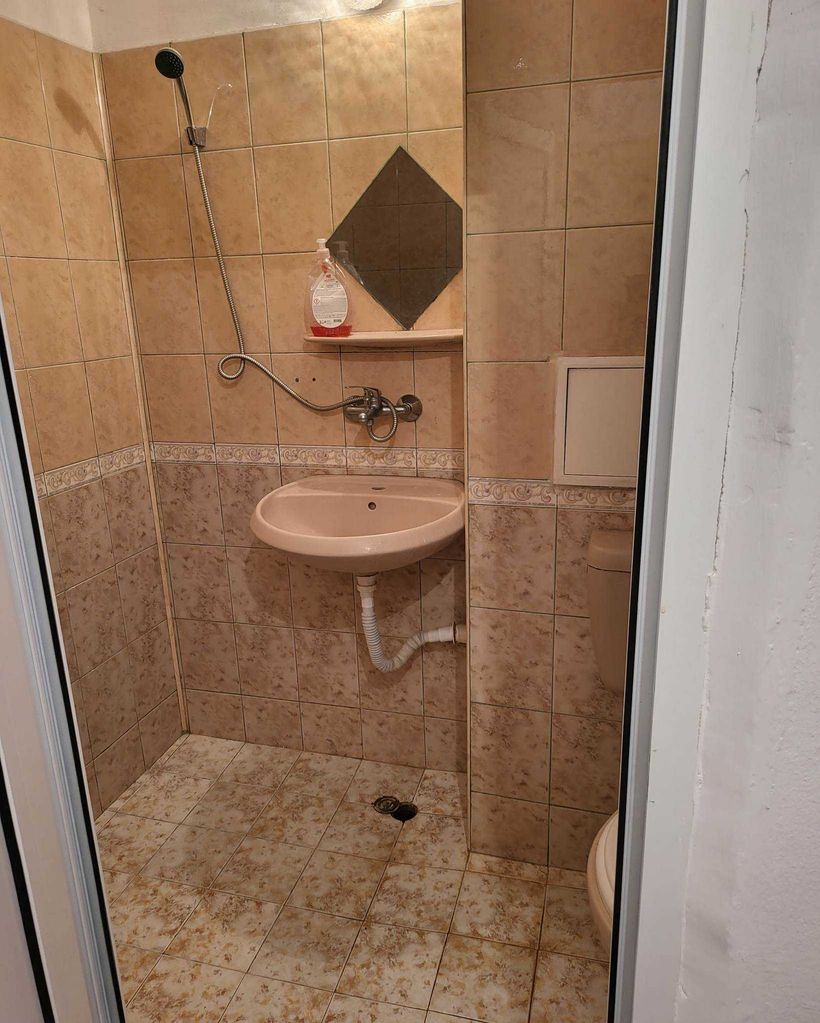 Дава се под наем Едностаен апартамент в Бургас, Зорница - 40 кв.м за 102 € - Снимка #1