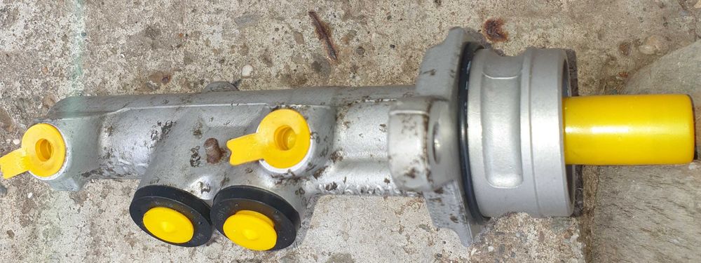 Piese second hand pentru vwgolf5  1.4 benzina(1k1) 2005 in stare buna