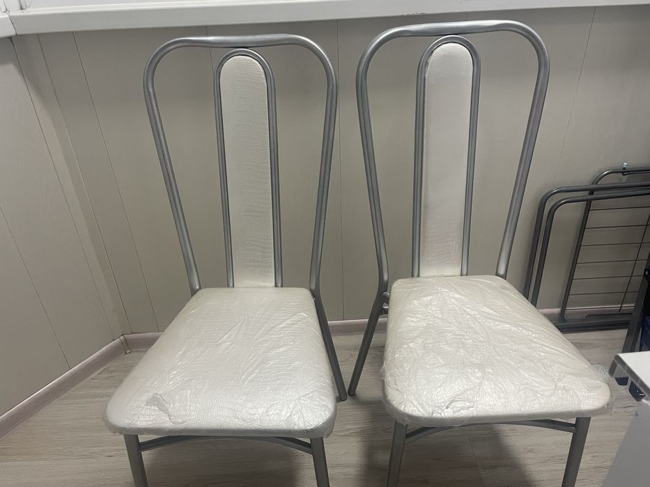 Продам куханный  стулья