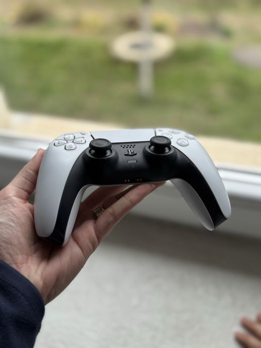 Vand controller ps5 originala, foarte putin folosita