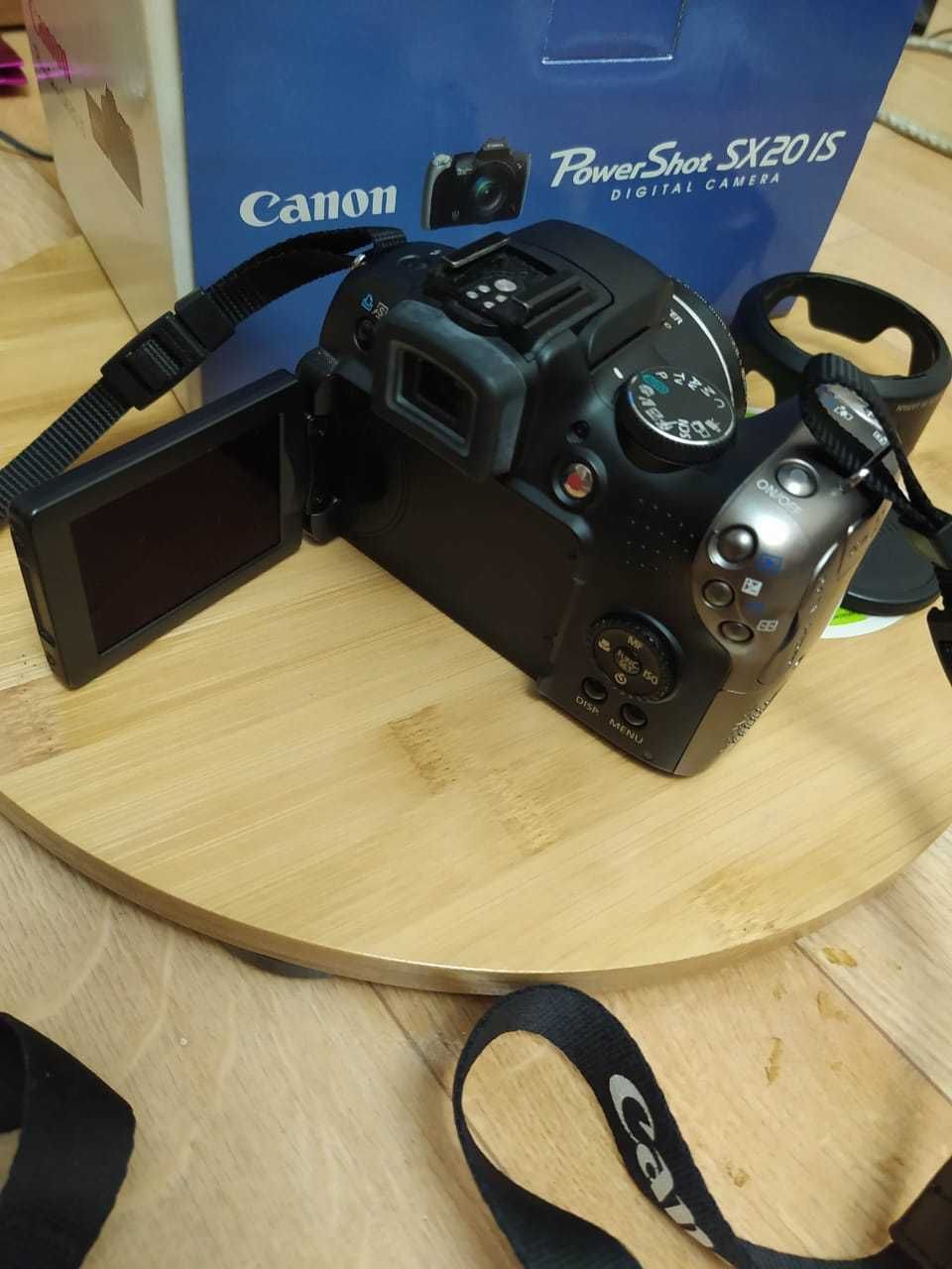 Фотоаппарат Canon с коробкой