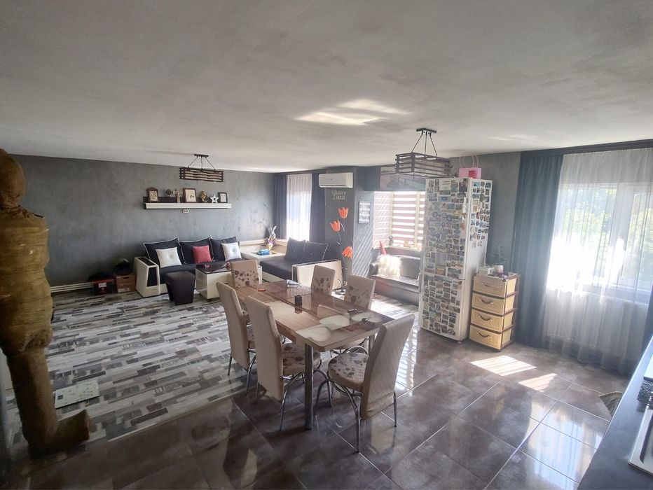 De vanzare apartament 3 camere plus mansarda negociabil