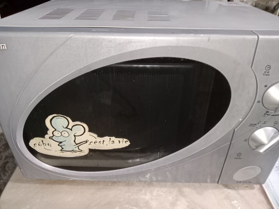 Передаётся микроволновка хорошо работает 1 месяцев гарантия есть