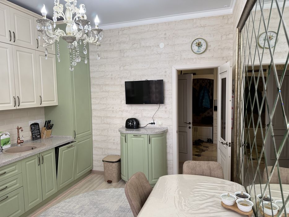 Продается квартира в центре Батыс 2