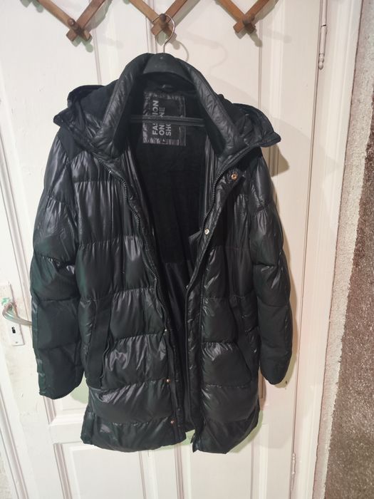 Продавам мъжко дълго зимно яке