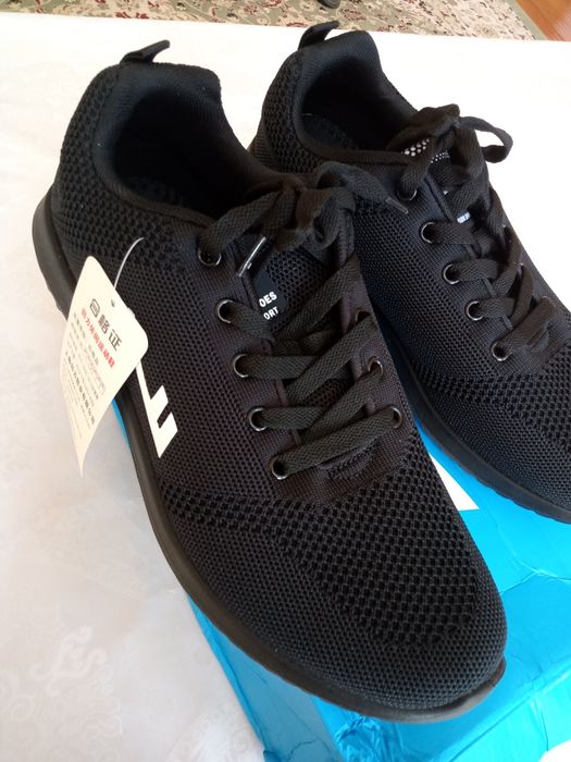 Продам кроссовки новый