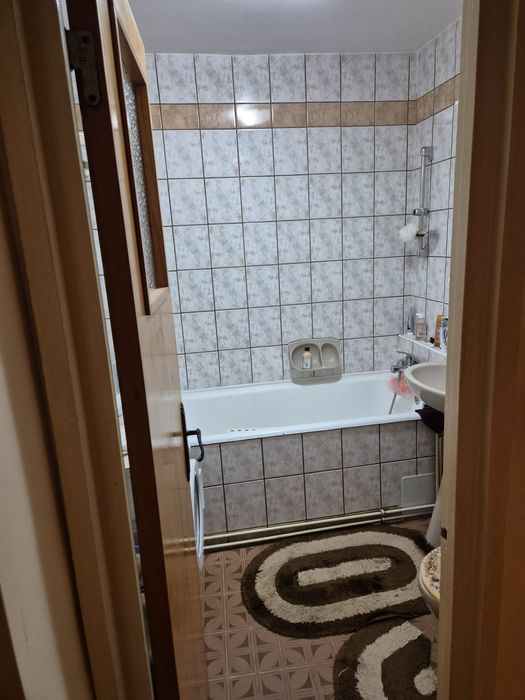 Apartament 3 camere, etaj 2/4, direct proprietar, str Resita