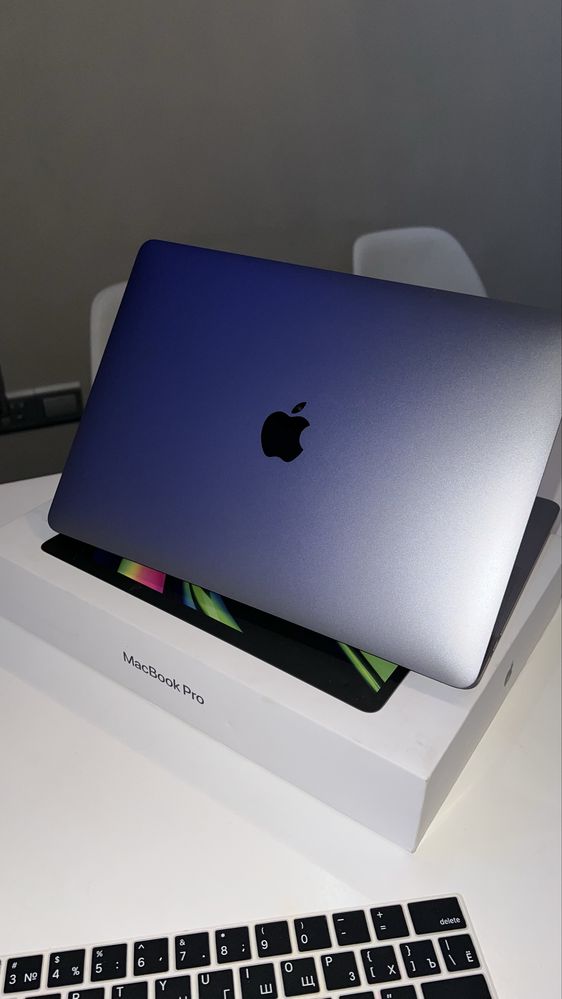 MacBook Pro 256 gb 13 inch  model A2338