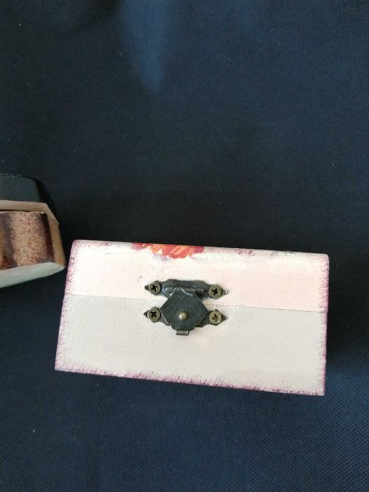 Doua cutii din lemn si ipsos pictate metoda servetelului decoratiuni