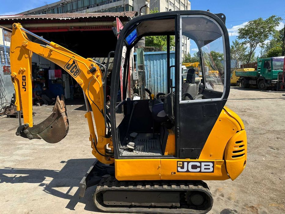 Excavator - JCB 8016
