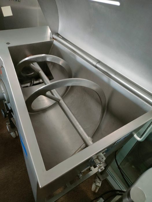 Masina de malaxat si tocat carne Profesionala !!!