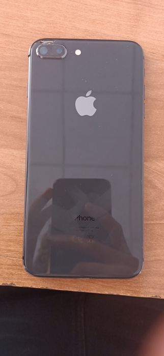 Продаю iPhone 8 Plus 64GB Айфон 8 плюс