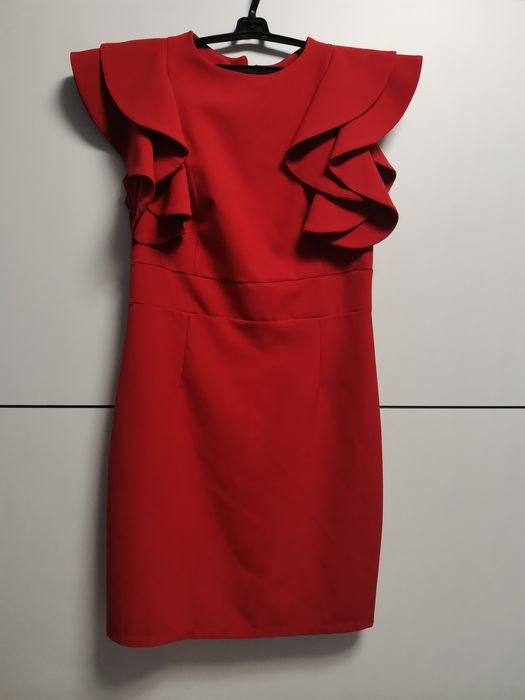 Рокля, за повод.