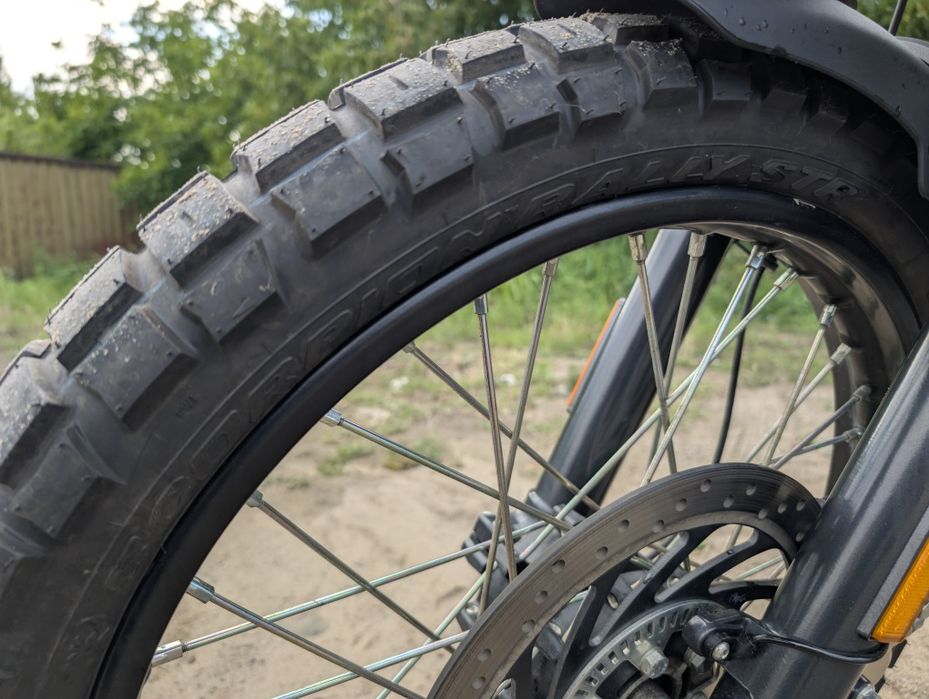 Royal Enfield Himalayan ABS + accesorii