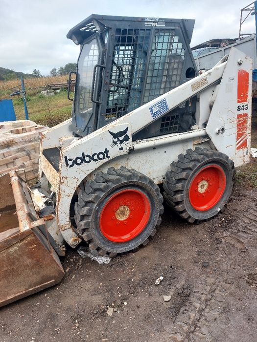 Vînd bobcat în stare foarte bună ...fără defect