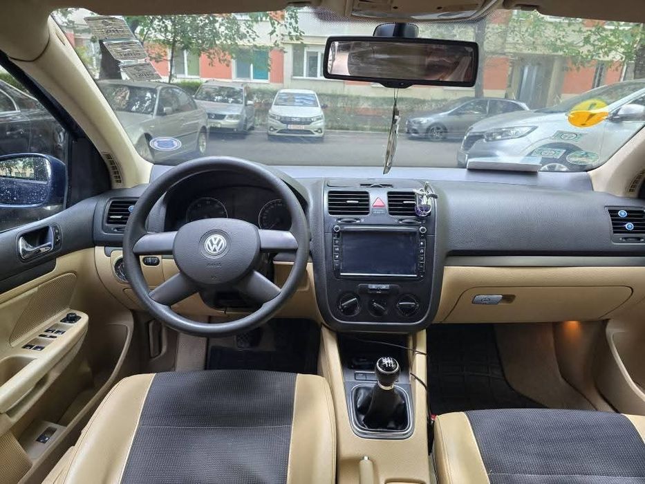 Volkswagen Golf V 1.6 i
