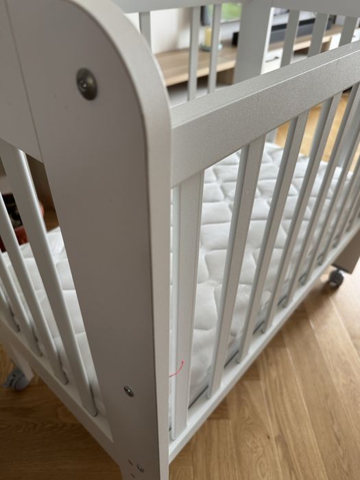 Бебешко легло на колелца 100х50см