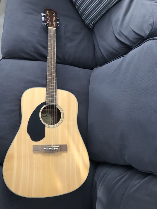 Chitara Fender pentru stangaci