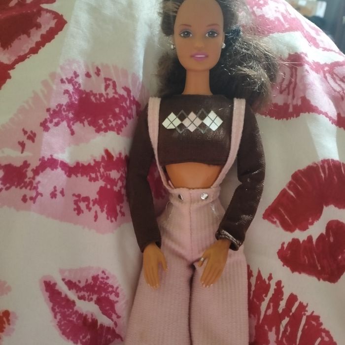 Păpușa Barbie Teresa