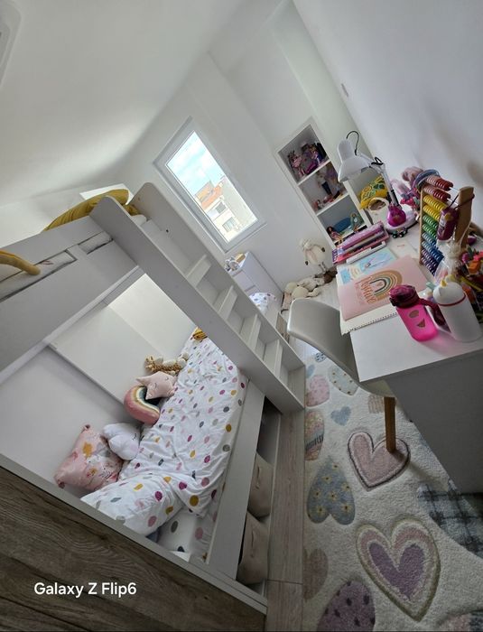 Продавам двуетажно легло