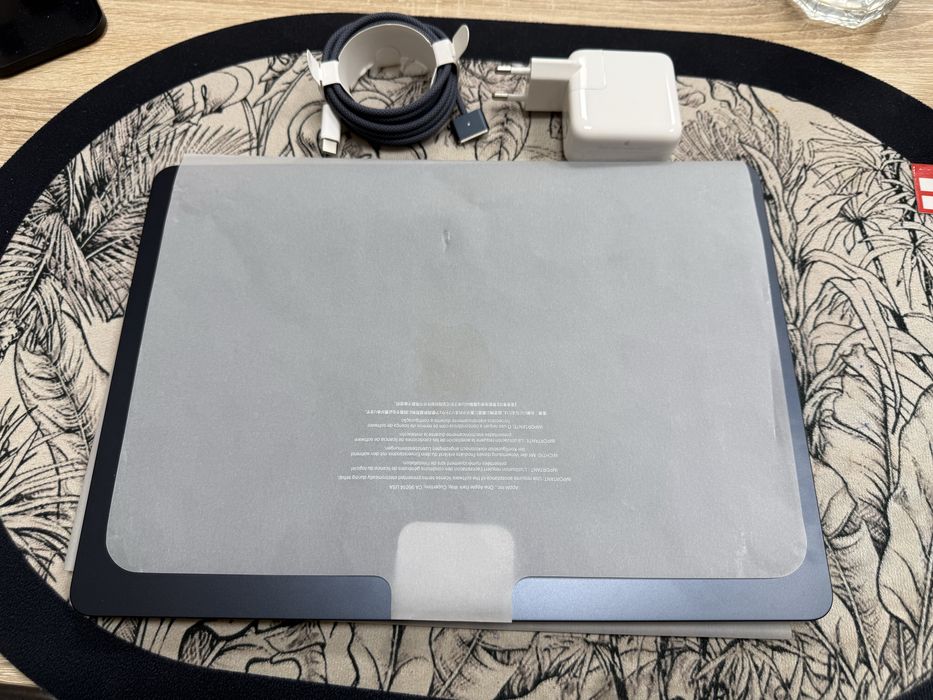 Лаптоп Apple MacBook Air 13,6” M3 (2024) 16/256gb - нов с гаранция