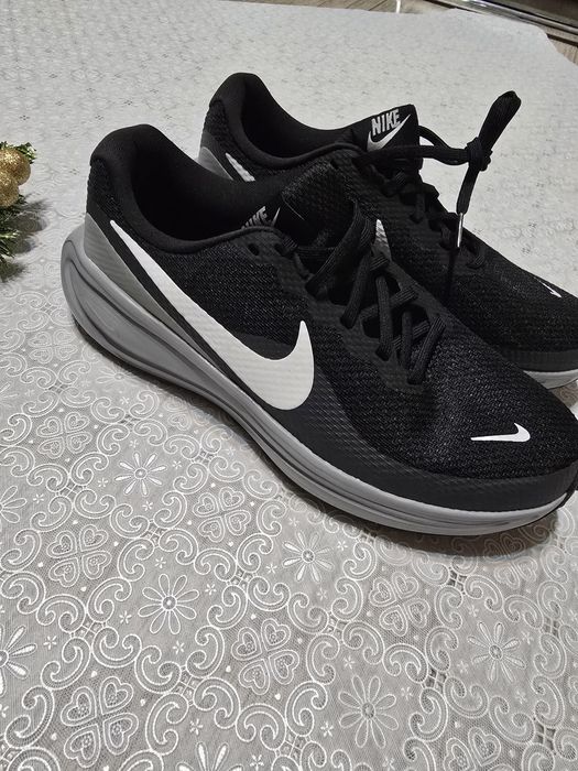 Adidasi Nike Revolution 8