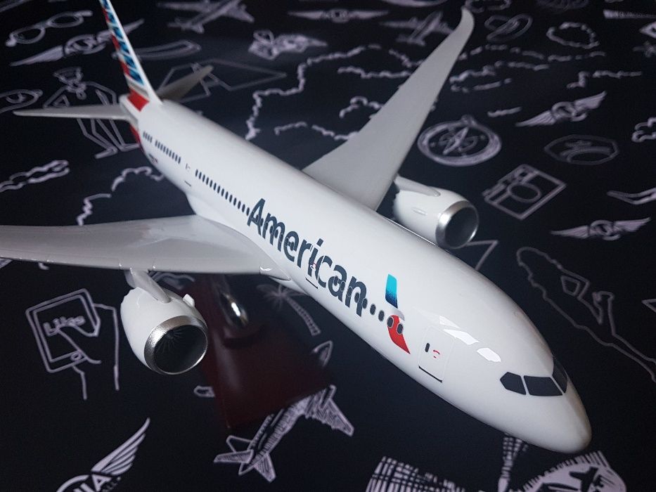 Модель самолета Boeing 787 Dreamliner American Airlines, масштаб 1/130