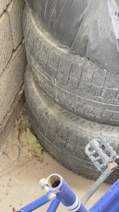 Продается зимние шины 215/55/17