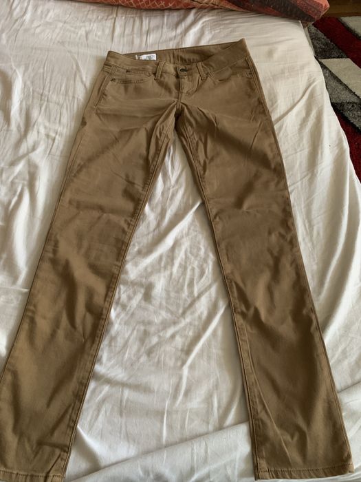 Нов  панталон GAP