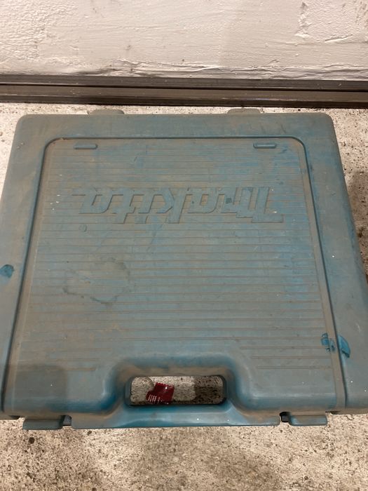 Makita перфоратор винтоверт и батериии +зарядно