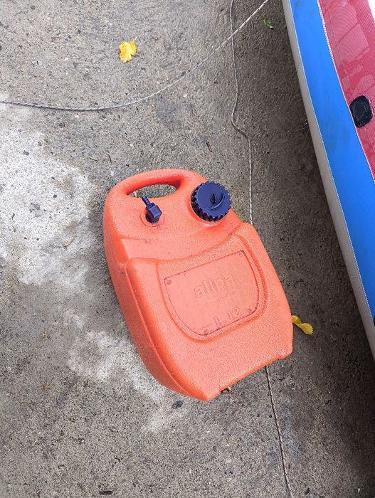 Лодка с извънбордов двигател 2 так. 4.кс Evinrude