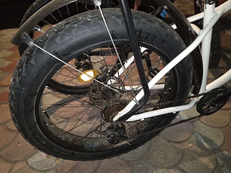 Bicicleta PegasCutezator EV cu cauciucuri mari