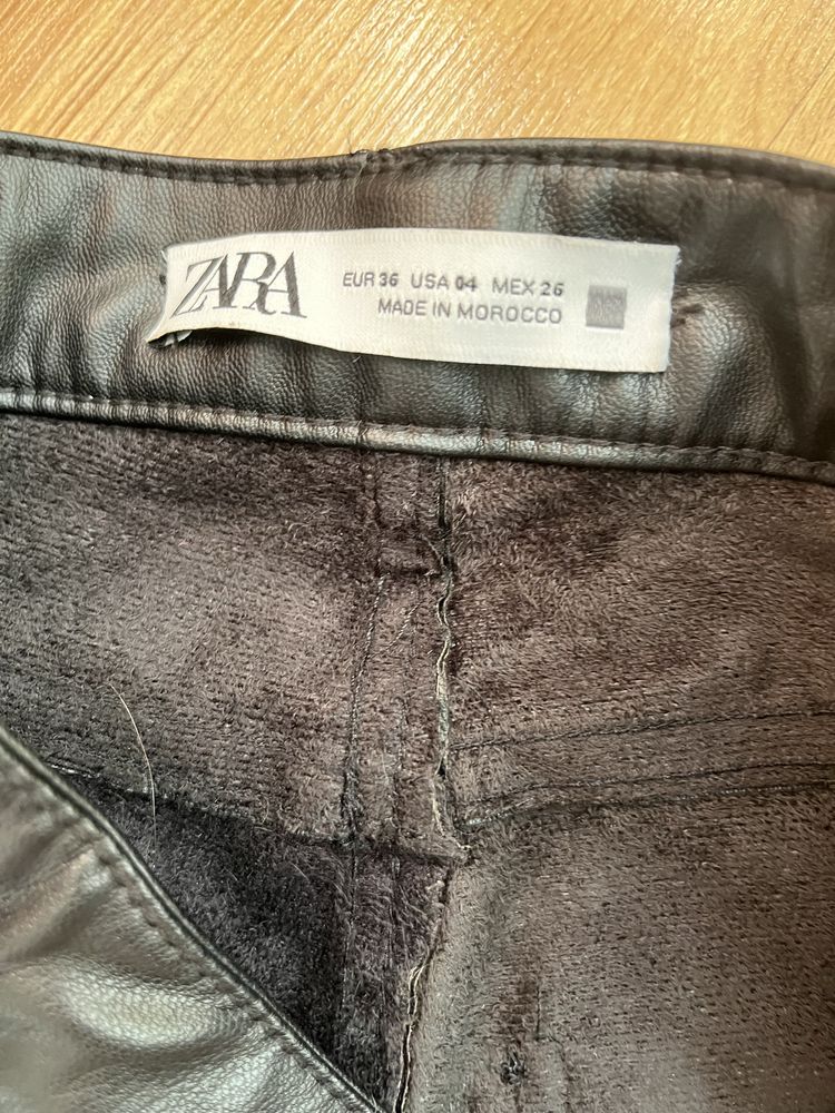 Pantaloni piele zara