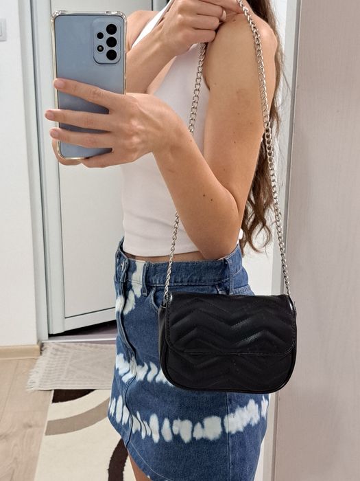 Черна, малка чанта Bershka