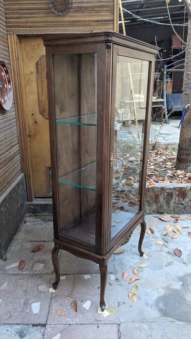 Две антикварные Витрины после качественной реставрации на выбор.
