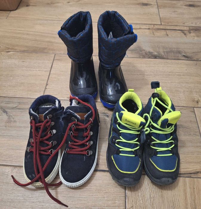 Различни видове детски зимни обувки размер 26